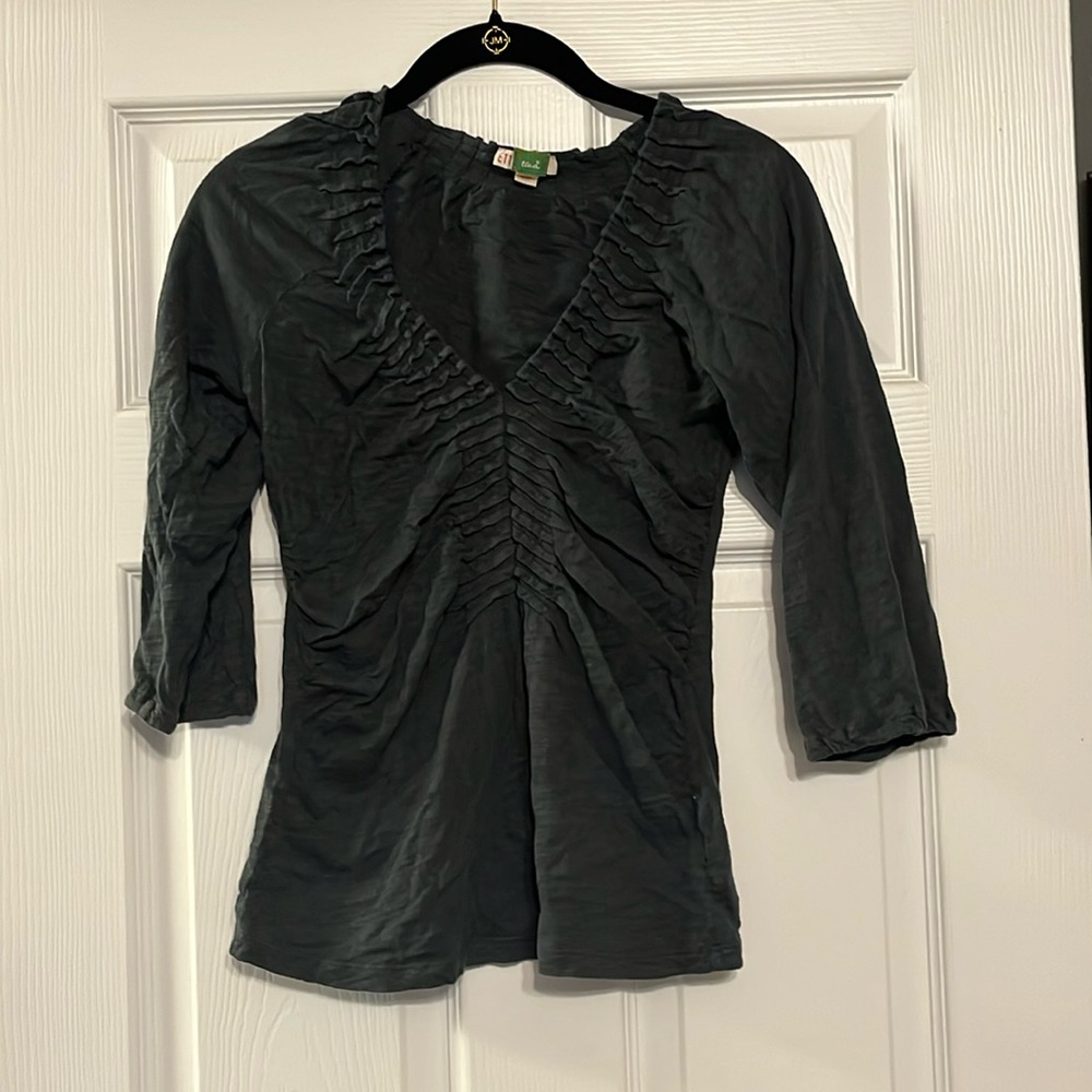 3/4 Sleeve Shirt with Ribbed Detailing